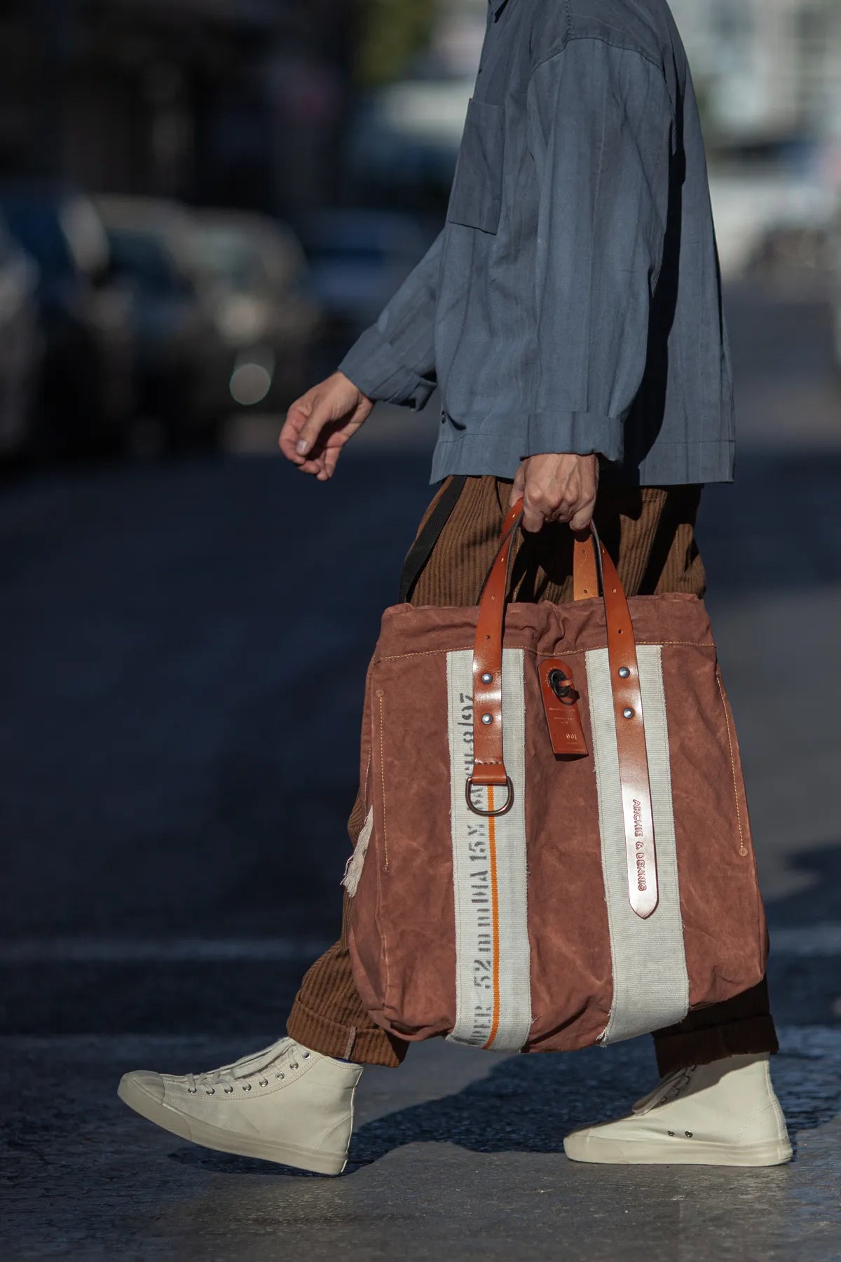 BROWN DITTY TOTE [ 1 of 15 ]
