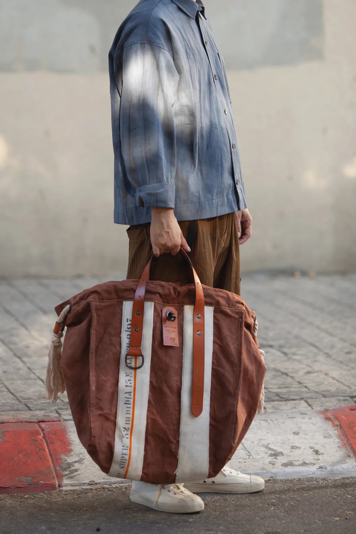 BROWN DITTY TOTE [ 1 of 15 ]