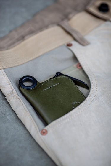 BRAT ZIPPER WALLET GREEN