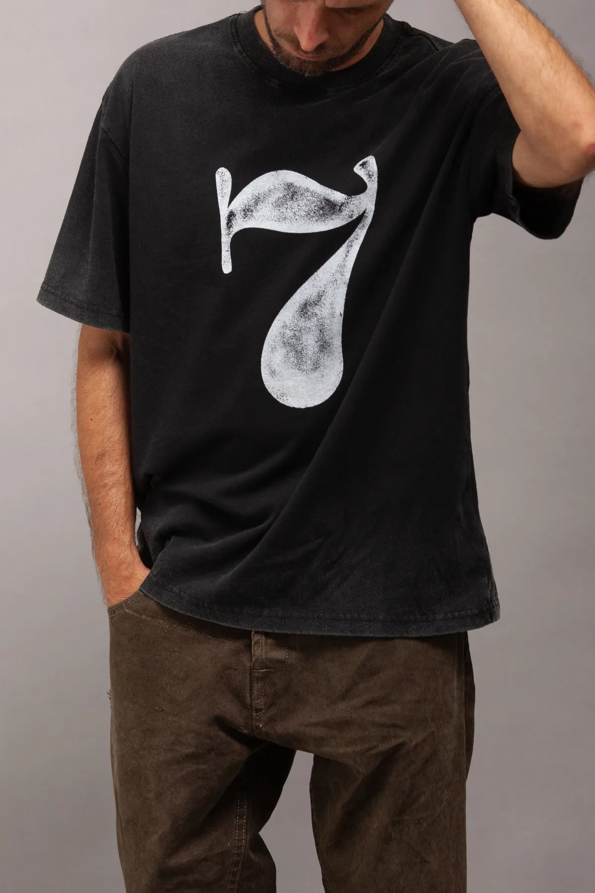 BLACK LUCKY NUMBER TEE
