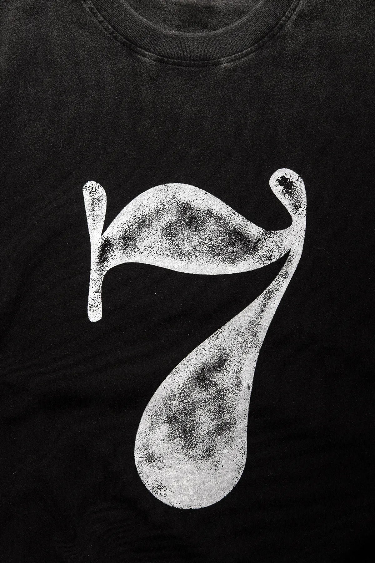 BLACK LUCKY NUMBER TEE